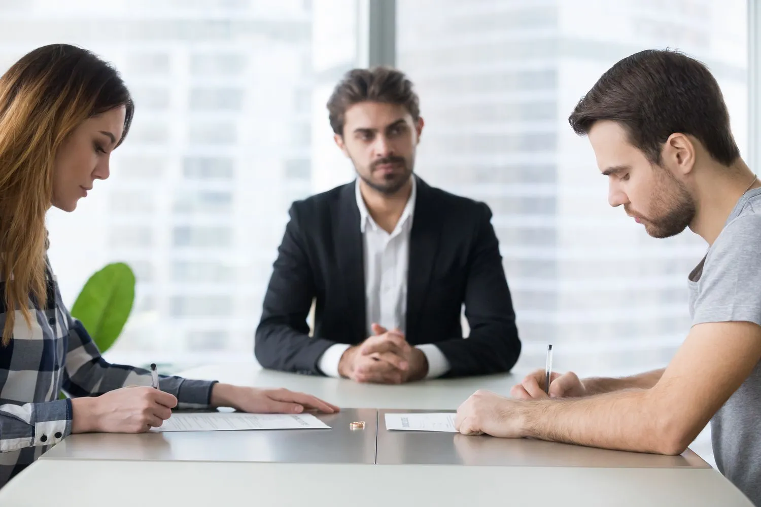How EH Mediation Guides Couples Toward Fair and Balanced Outcomes Thatcham